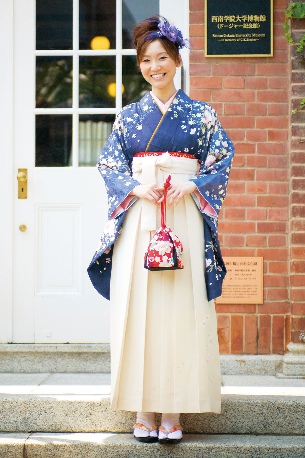 K紺地模様桜＆OM白桜刺繍 | 福岡・北九州・山口の卒業式の袴レンタル